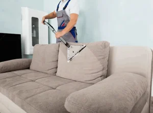 آیا شستشوی مبل در منزل با دستگاه فوم بهتر است یا خشکشویی؟
